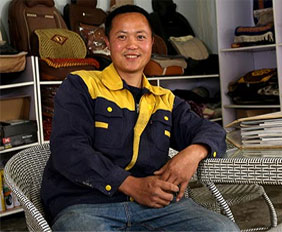 ��(y��u)��